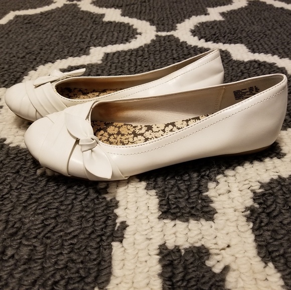 White Flats - Picture 2 of 4